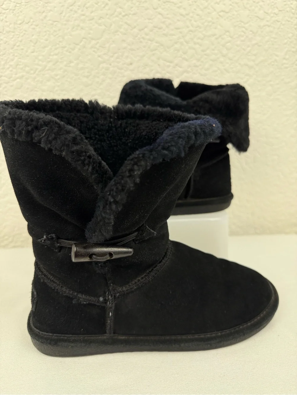 Bjorndal Joey | Black Leather Sheepskin Winter Boots | Toggle Cuff | Women's 6